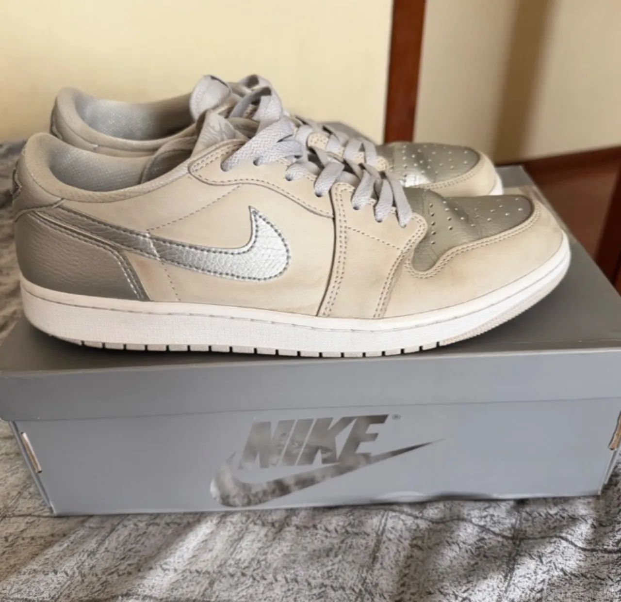 Air Jordan 1 Low OG Neutral Grey Metallic Silver White