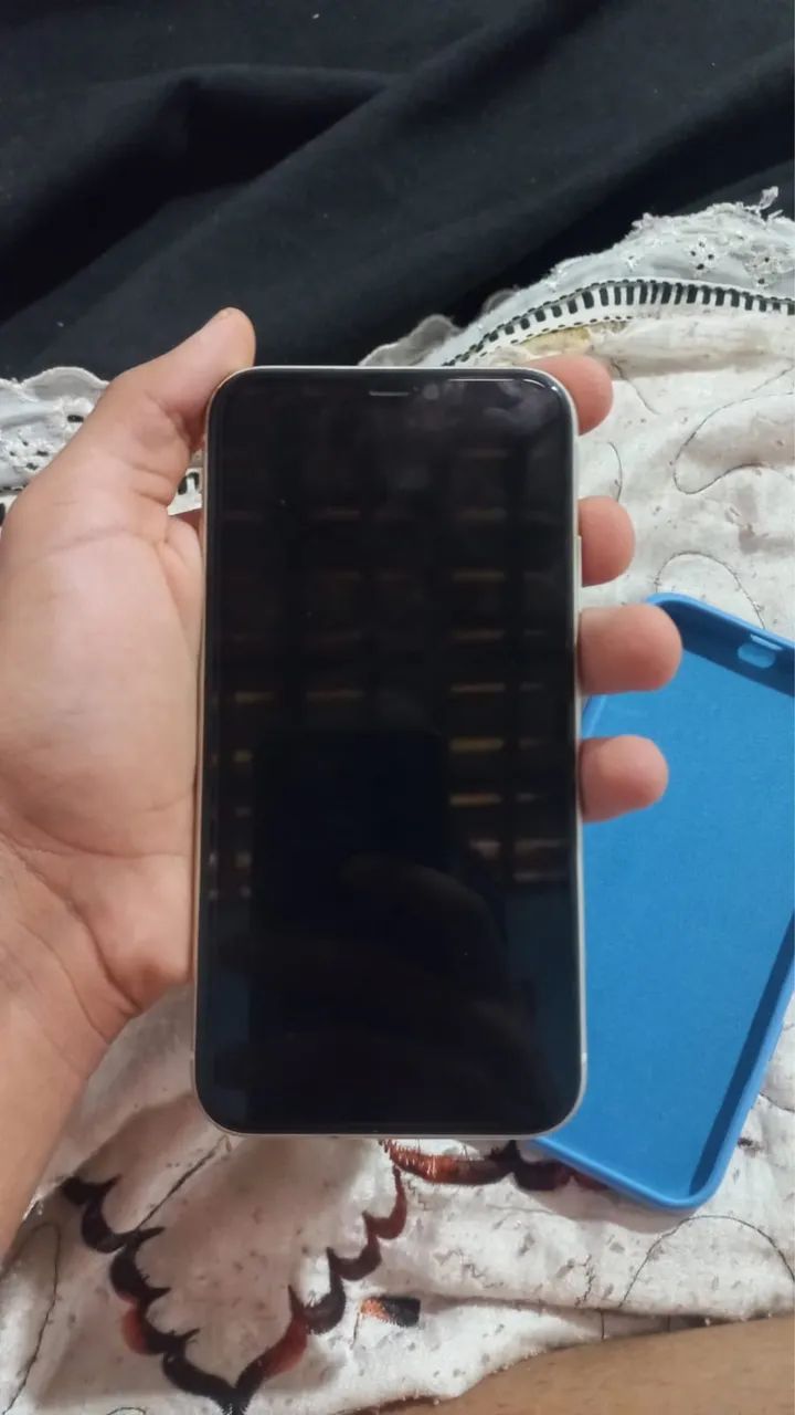 iPhone 11 branco 420rs - Foto 2