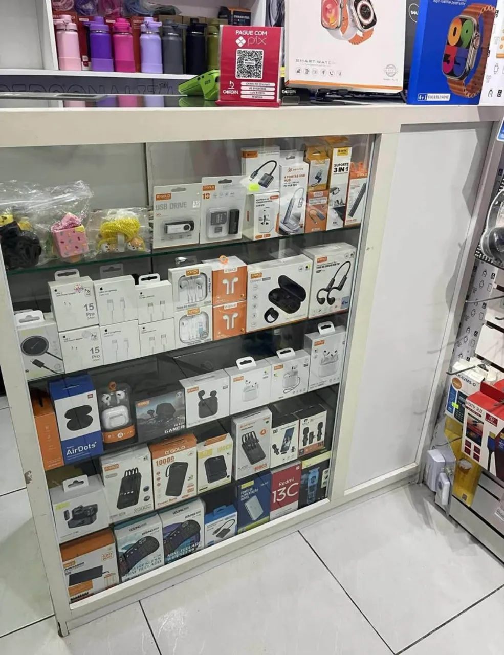 Móveis para loja de celular etc?