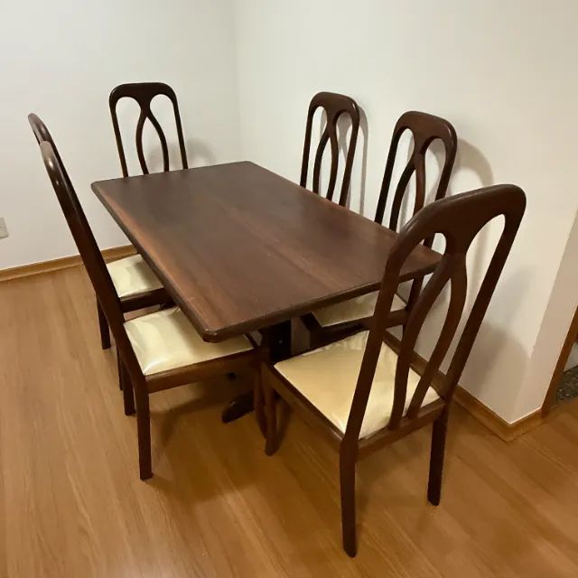 Mesa de Jantar Retangular com cadeiras - 6 pessoas