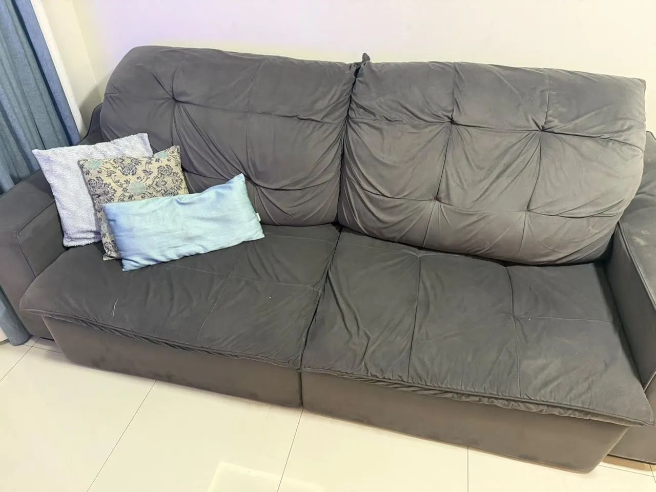 Vendo sofá reclinável, que vira cama. 2,45m - Foto 4