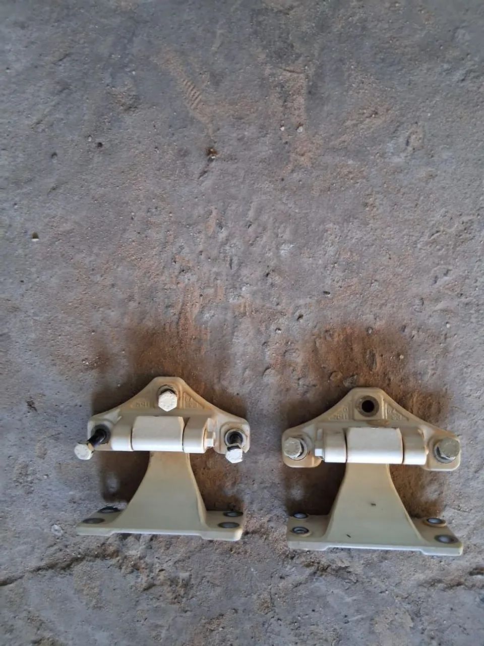 Pare dobradiças do caminhão VM