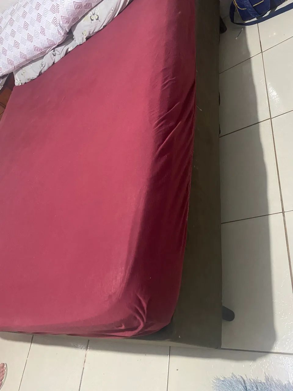 Vendo cama de casal, base e colchão  - Foto 3