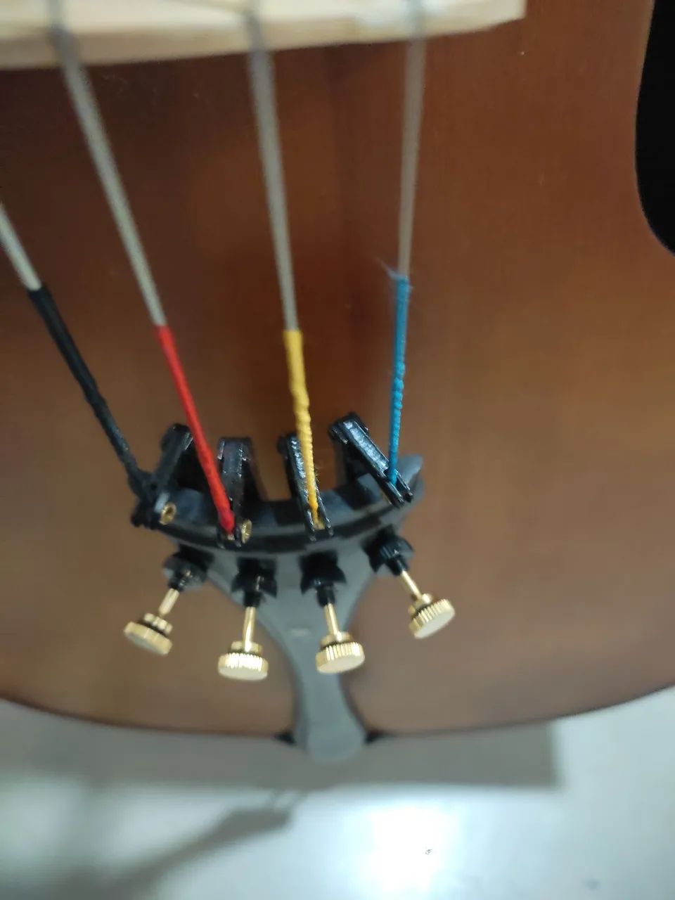 Violoncelo ce300 Eagle ajustado  - Foto 3