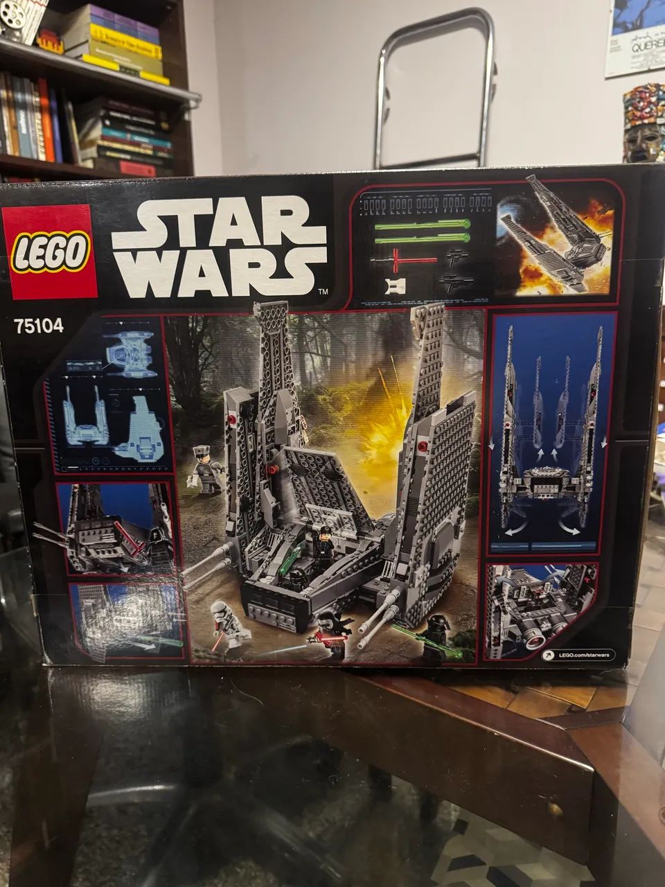 LEGO Star Wars - Kylo Ren?s Command Shuttle - 75104 - 1005 peças