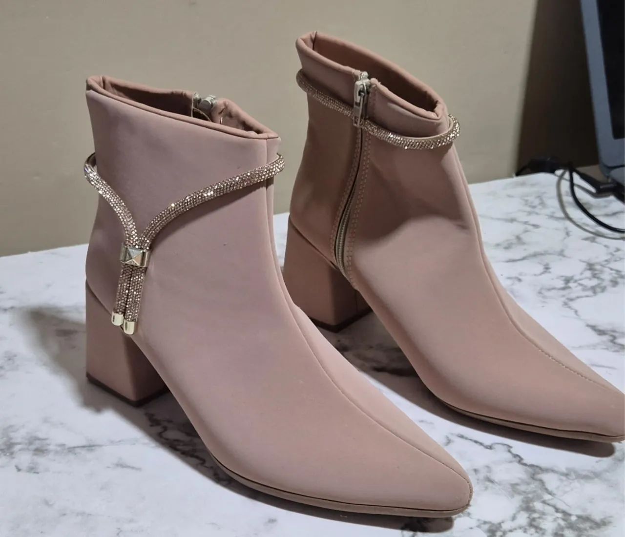 vende-se bota nova