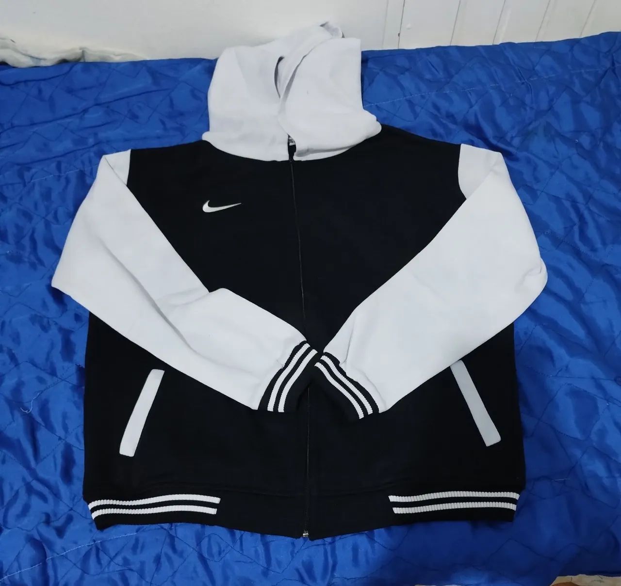 Lote com 3 blusas (ler descrição) - Foto 2