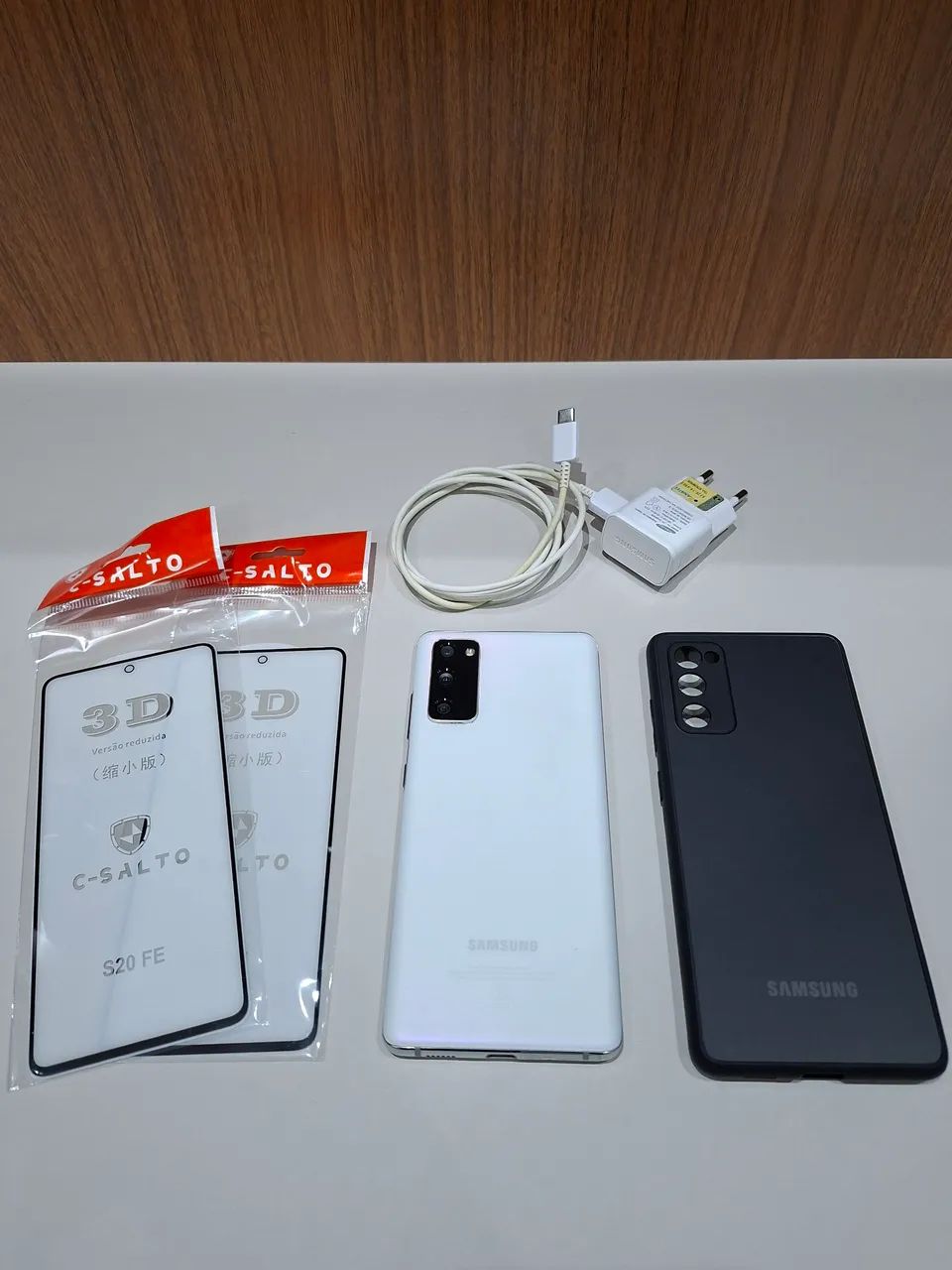 Samsung S20 FE - 6GB RAM/ 128GB