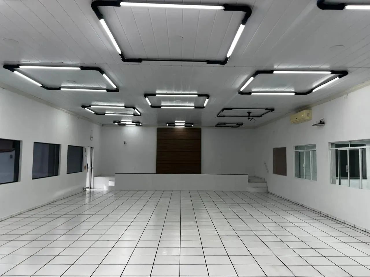 Ponto Comercial para Venda em Caçador, Alto Bonito, 1 dormitório, 2 banheiros, 8 vagas