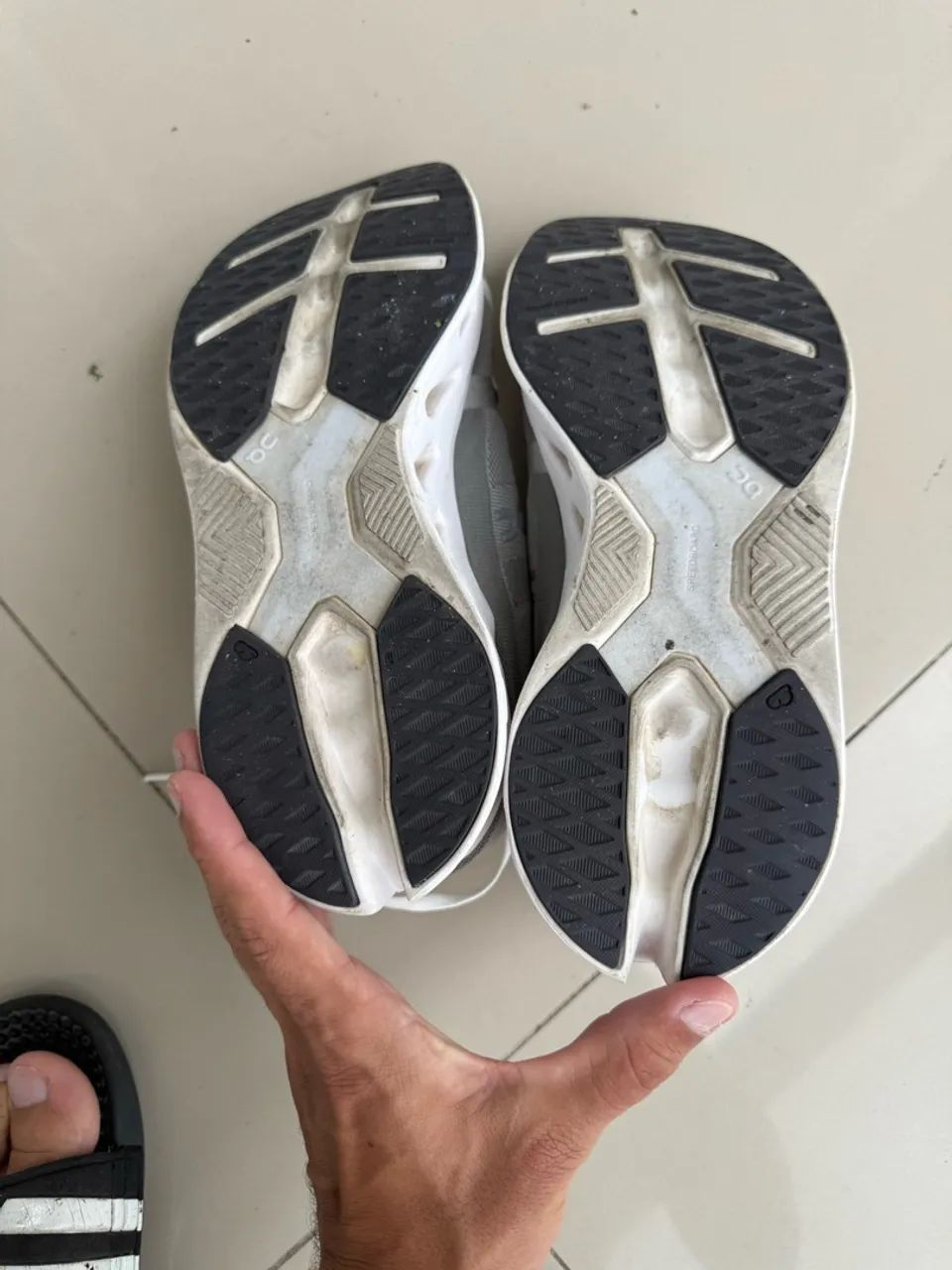 on running tenis cloudeclipse cloudtec cinza - Foto 4