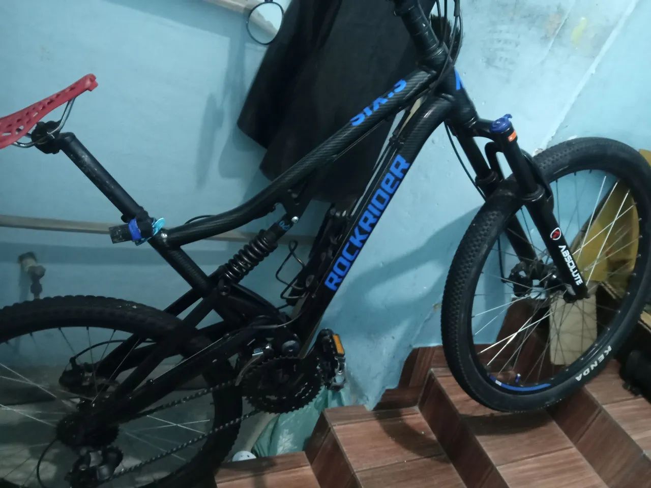 Bicicleta com amortecedor Rockrider 6.3 Full suspension a pintura imita fibra de carbono 