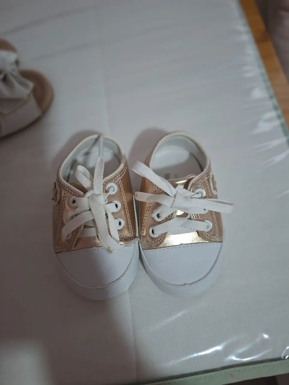 Tênis bebê menina - Dourado - Foto 3