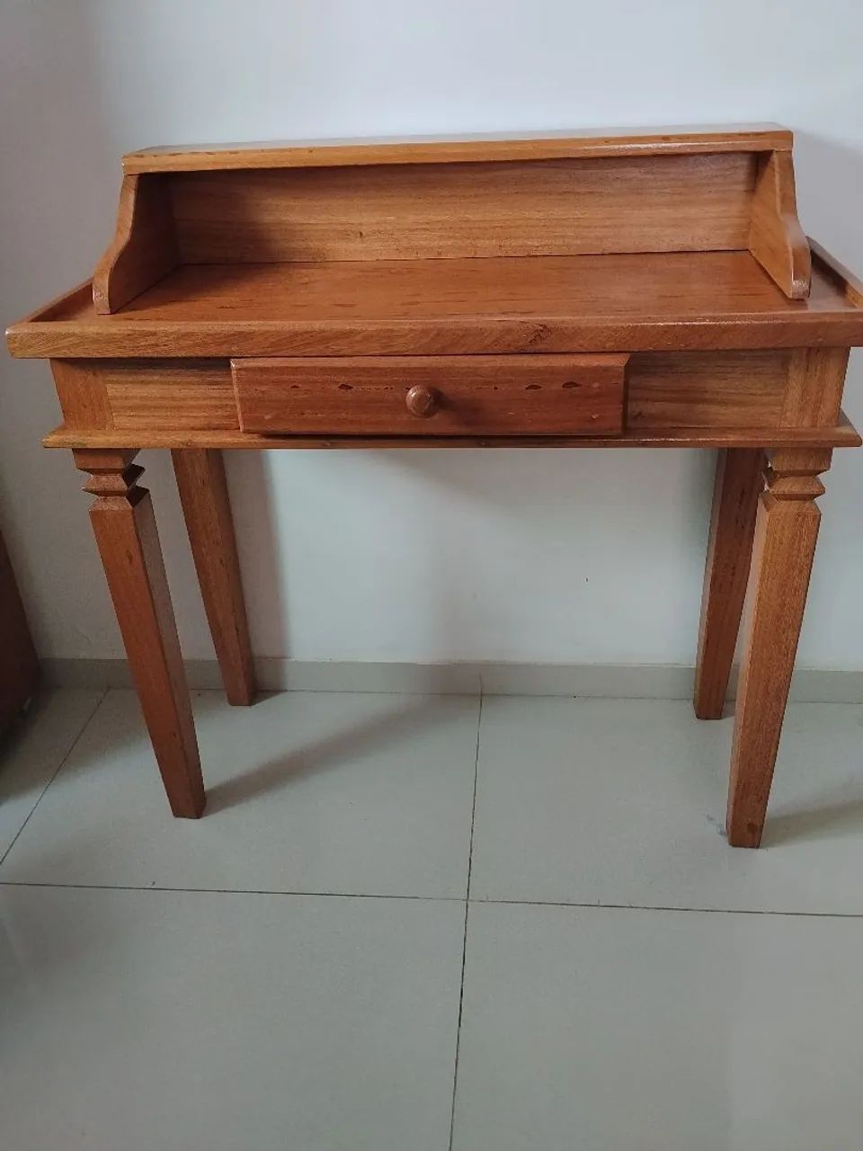 Escrivaninha/penteadeira 