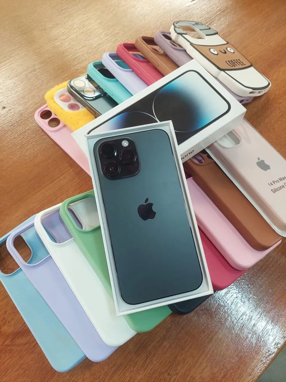 iPhone 14 Pro Max - acompanha 18 capinhas!  - Foto 2