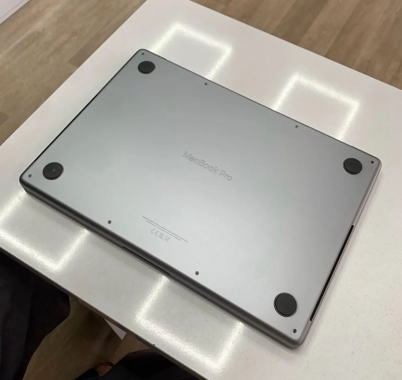 MacBook Pro 14.2 M2 Pro 2023  - Foto 2