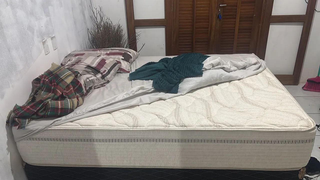 COLCHÃO DE CASAL (espuma+molas)