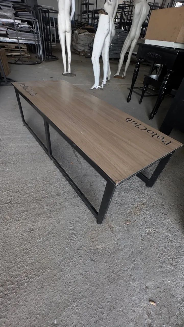  Mesa baixa expositora