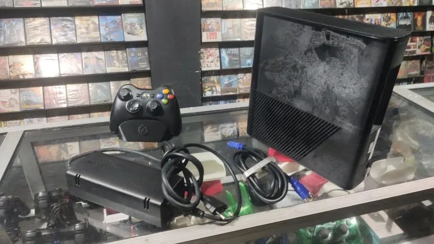 XBOX 360 L10 RGH 3.0 HD 500GB 130 TOP + JOGOS RETROS LEITOR BOM 1 CONTROLE E FONTE ORIGIN - Foto 2