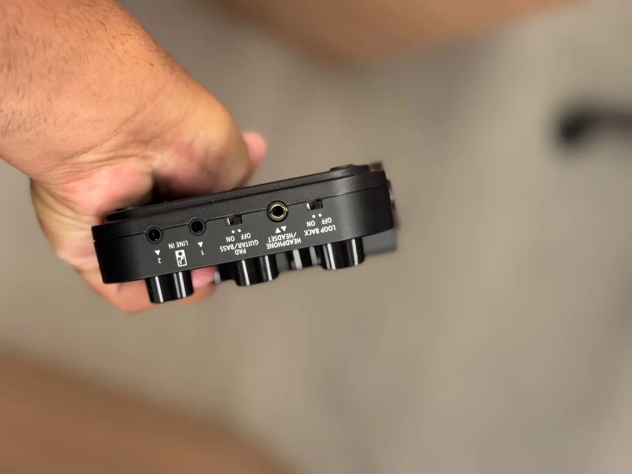 Roland Go mixer pro na caixa com acessórios  - Foto 4