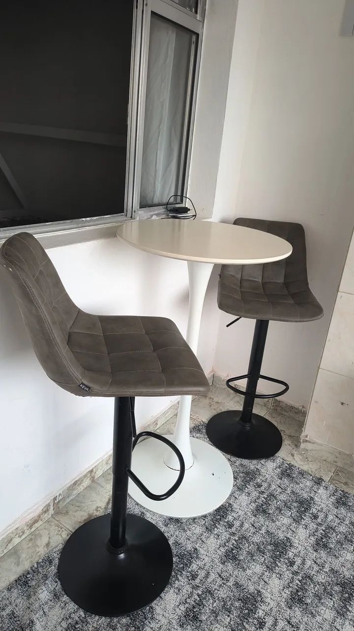 Mesa bistrô com banquetas giratórias  - Foto 2