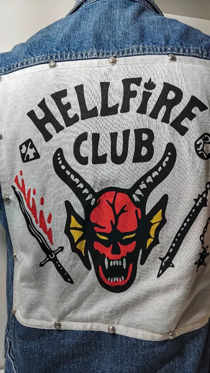 Colete Jeans Hellfire Club do Stranger Things (Netflix) - P/M  - Foto 3