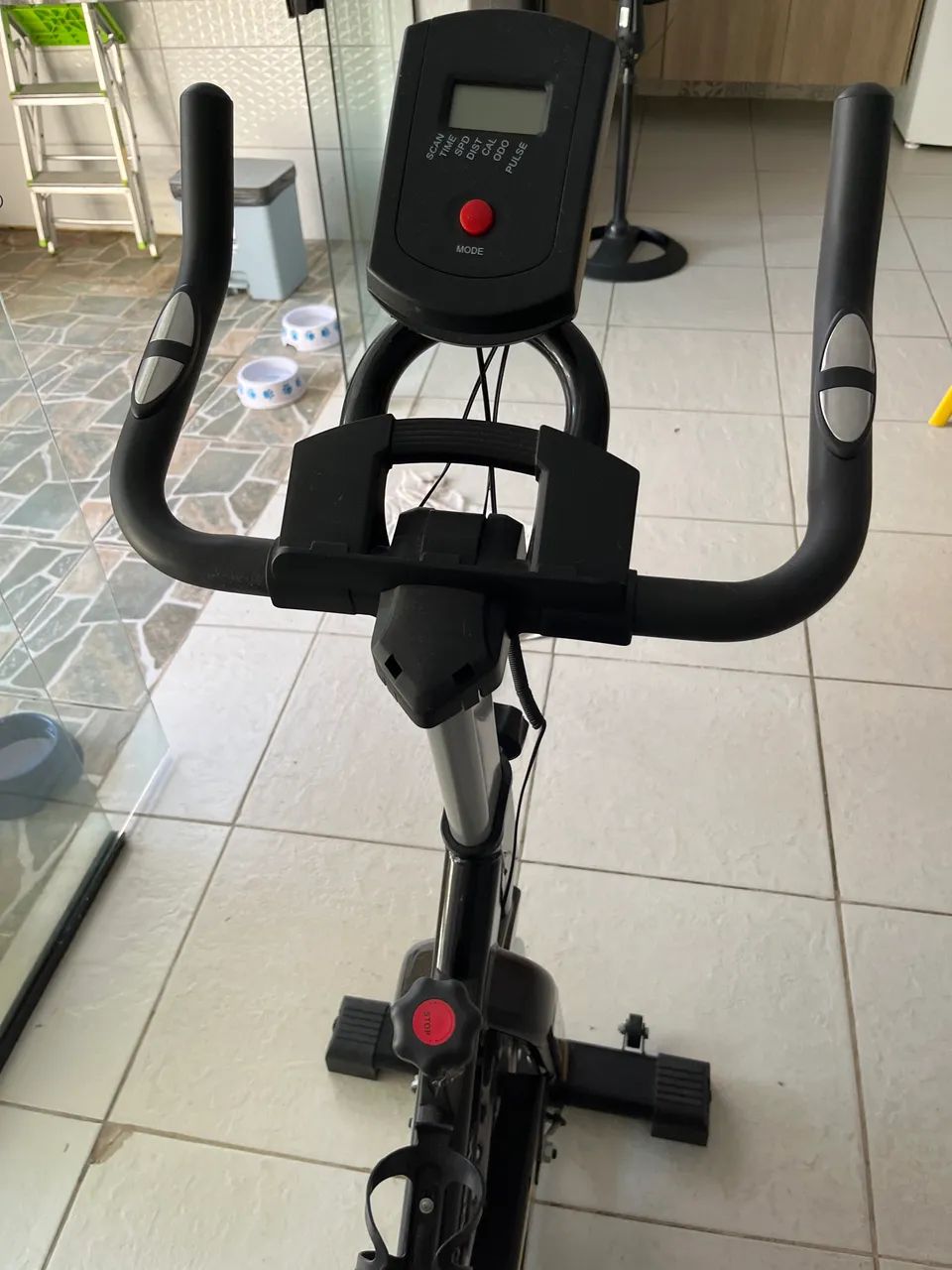 Bicicleta ergométrica novinha - Foto 4