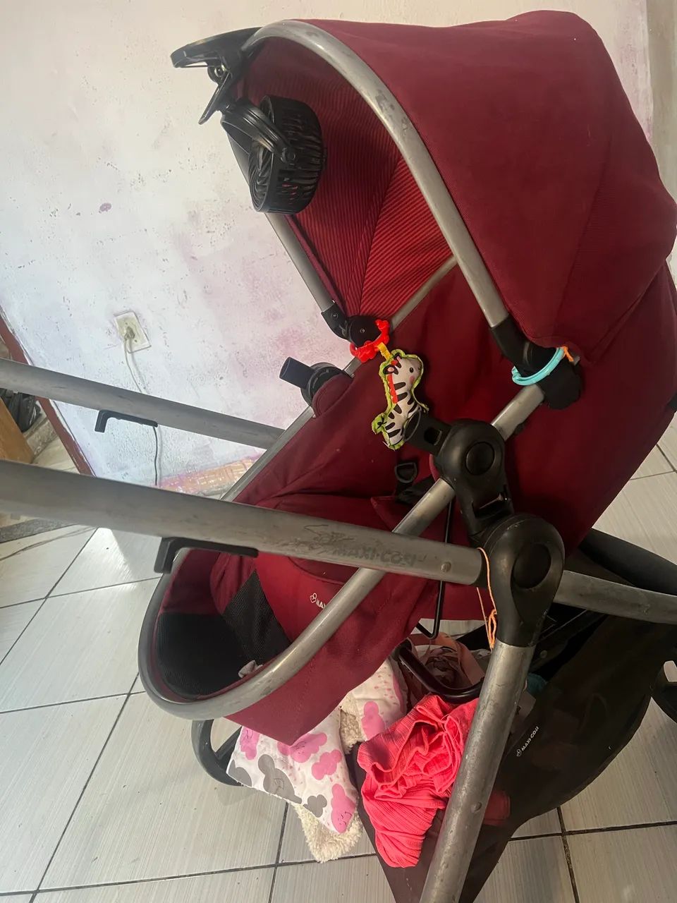 Carrinho de bebê maxi cosi Moisés, com bebê conforto e base - Foto 3