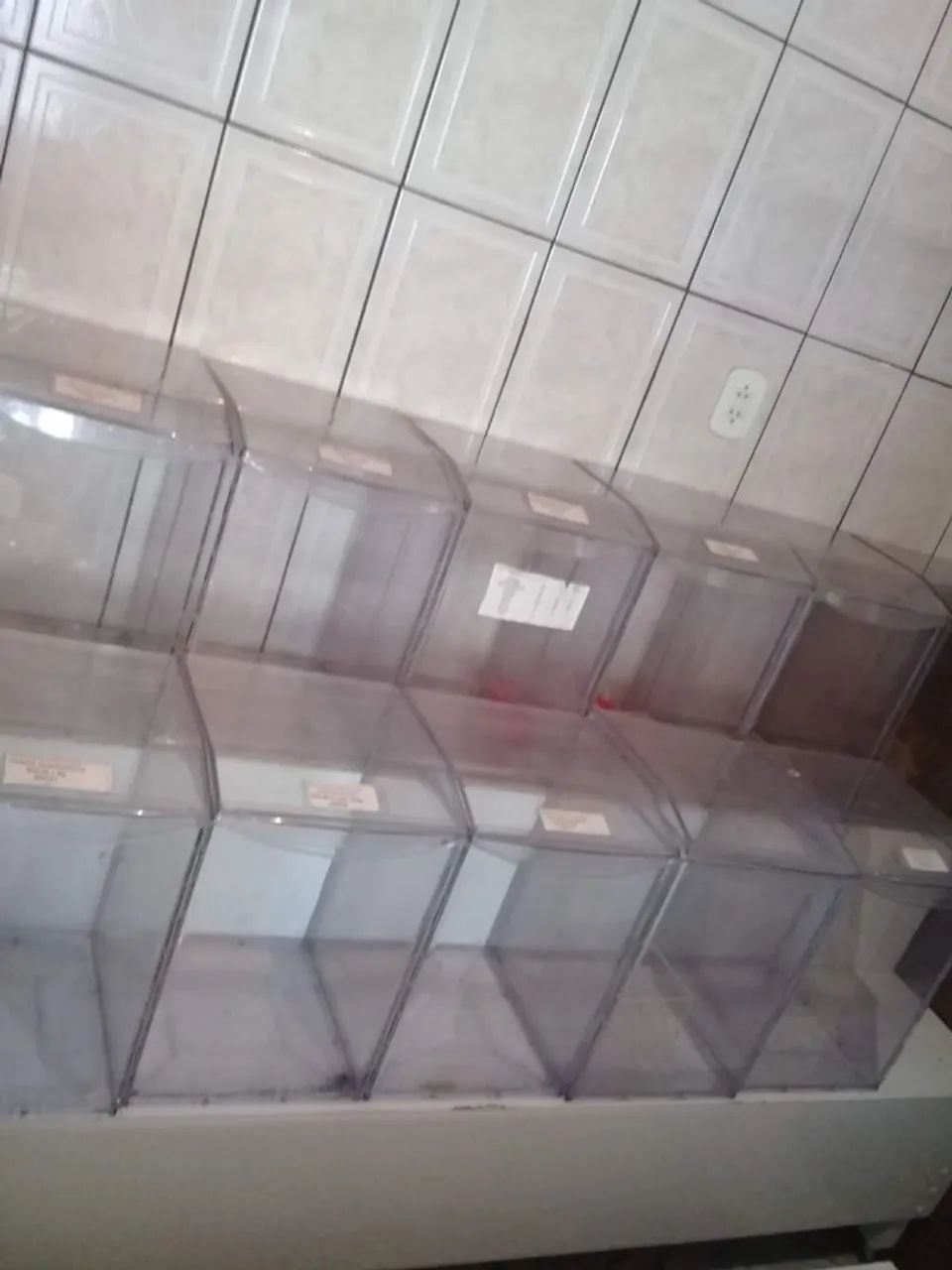 Balcão com potes de acrílico  - Foto 3