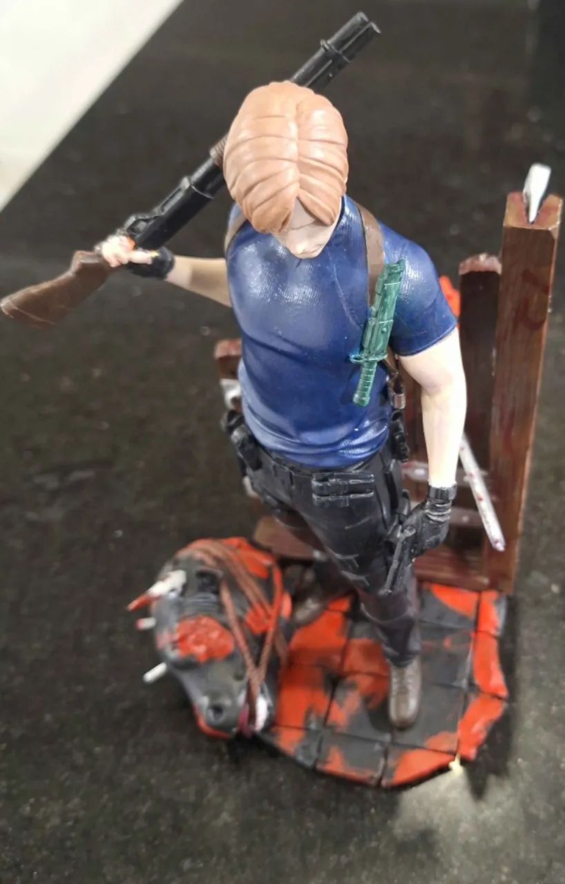 Action Figure Leon Kennedy Boneco Estátua Colecionável - Foto 3