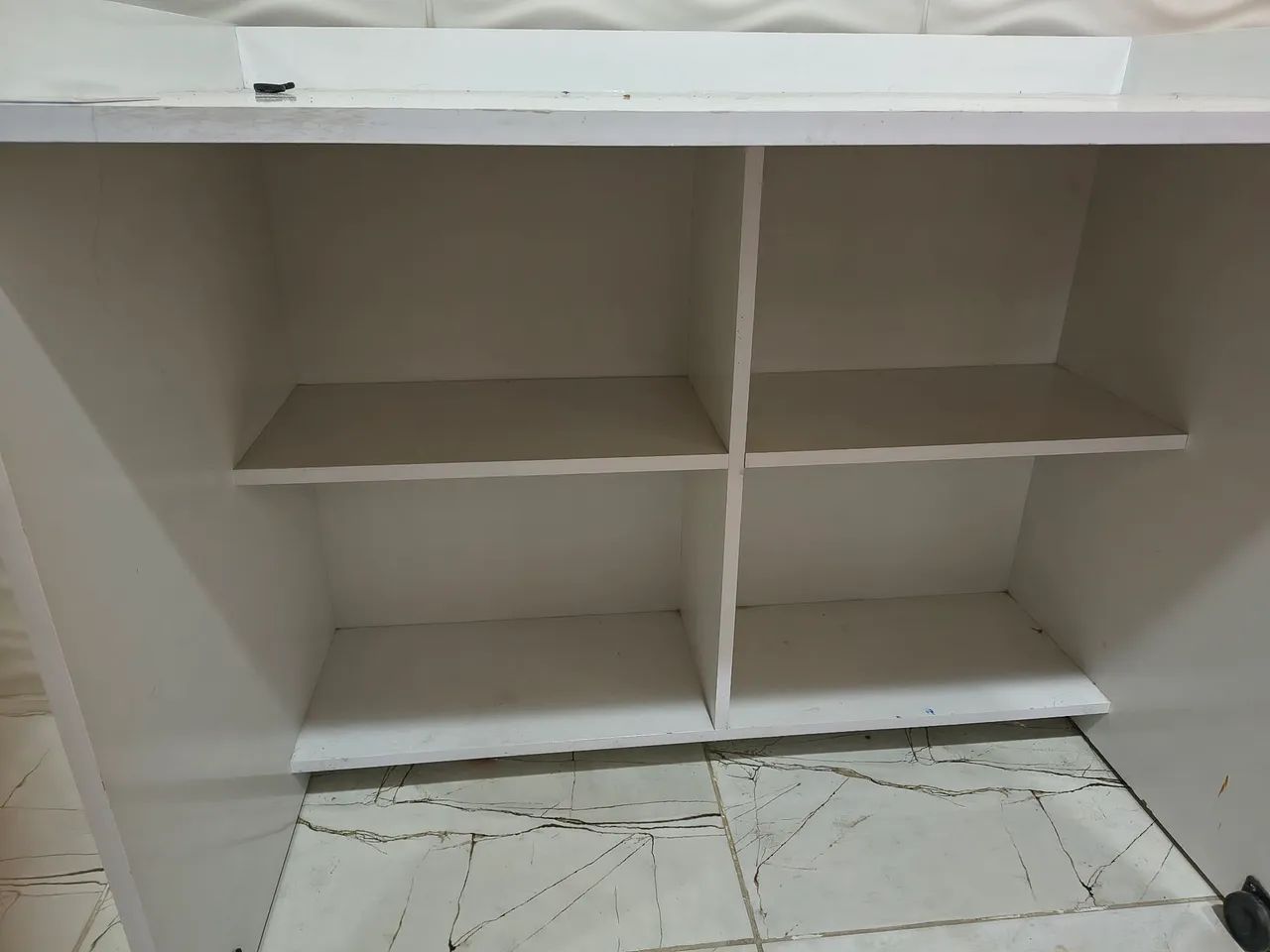 Escrivaninha com rodinhas