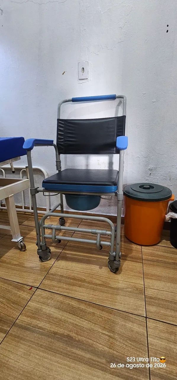 Cadeira de banho e puchado de pano  - Foto 4