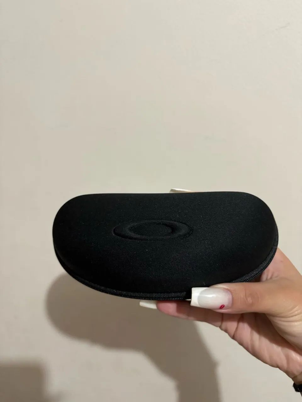 OAKLEY PLANTARIS CINZA COM LENTE POLARIZADA  - Foto 5