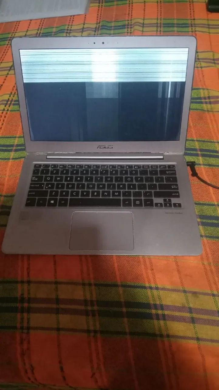 Notebook com defeito de tela mas operadores e som equipamentos funcionando com carregador - Foto 4