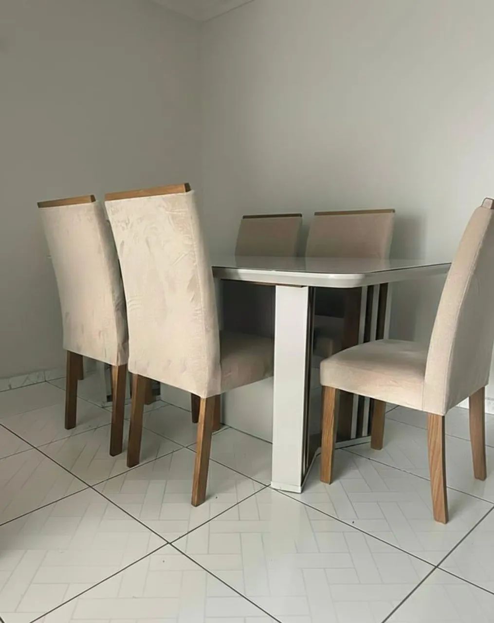 MESA DE 6 CADEIRAS 