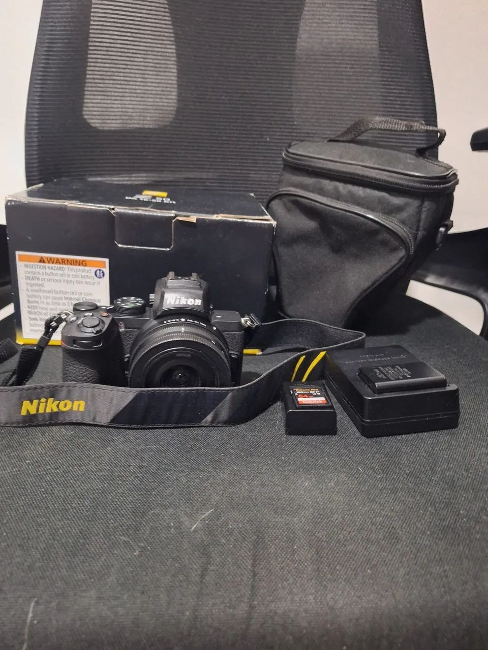 Câmera Mirrorless Nikon Z50 com lente
