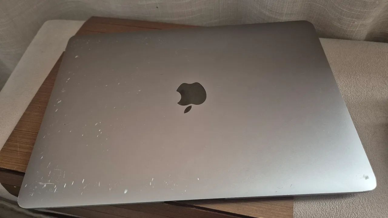 Retirada de peças: Macbook Air modelo 1932 13'