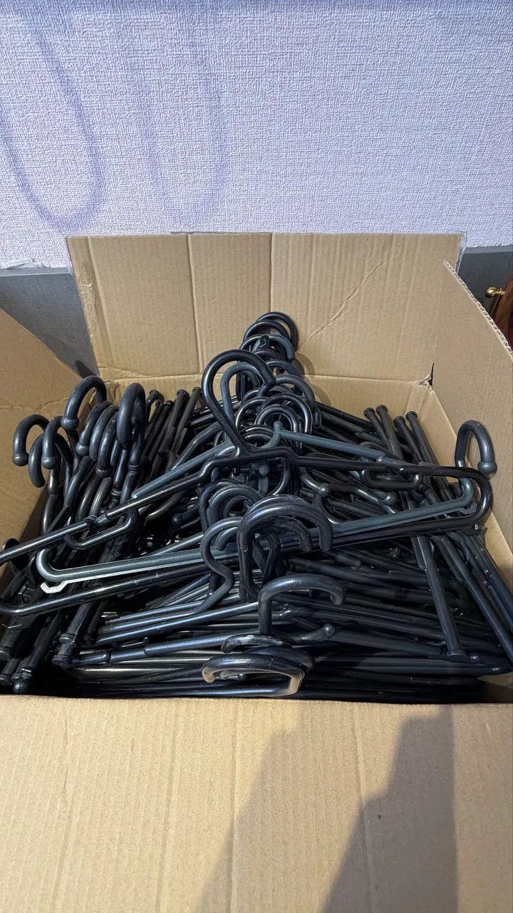 70 Cabides plásticos diversos  - Foto 2