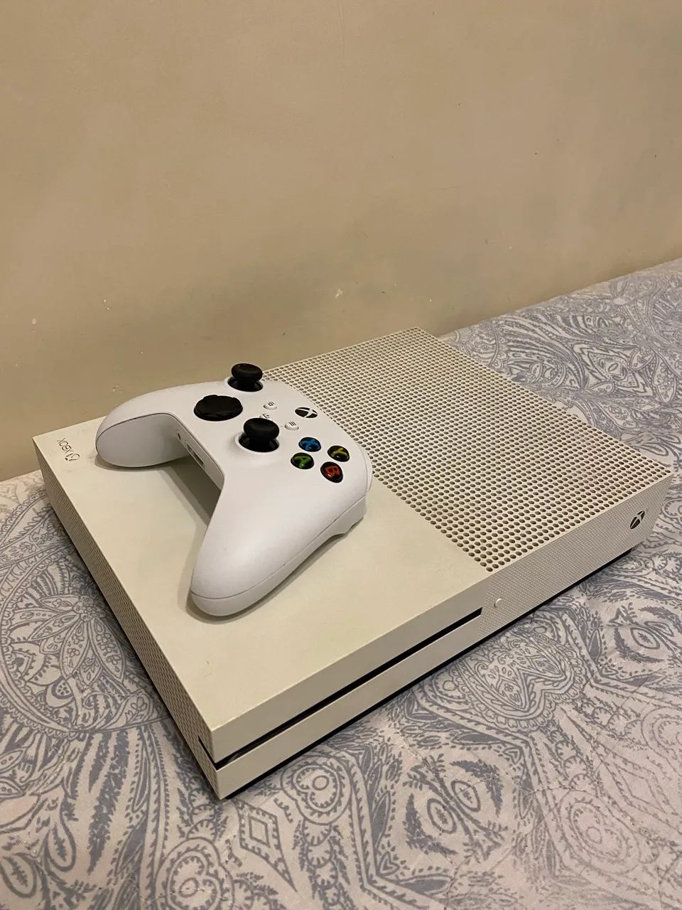 Xbox one S 512gb 2 controles  - Foto 3