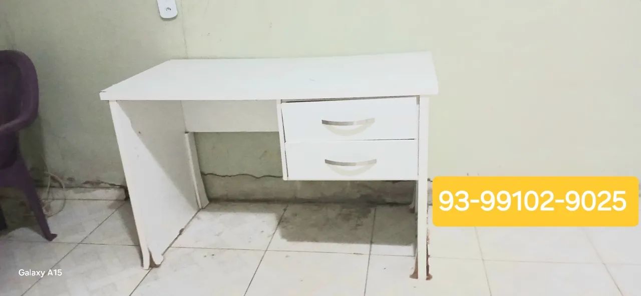 Mesa, cadeira e escrivaninha 