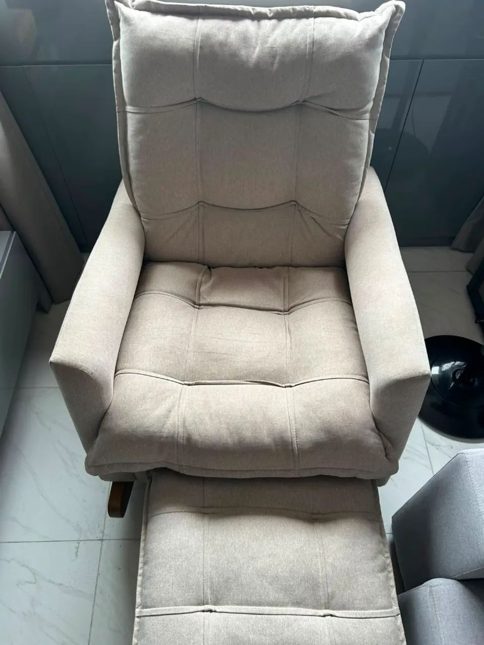 Poltrona de balanço reclinável
