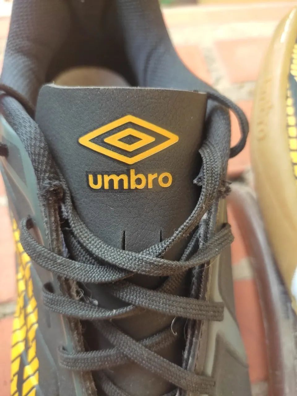 Tenis Futsal Chuteira Umbro Sala Z Club tam 42 quadra - Calçados