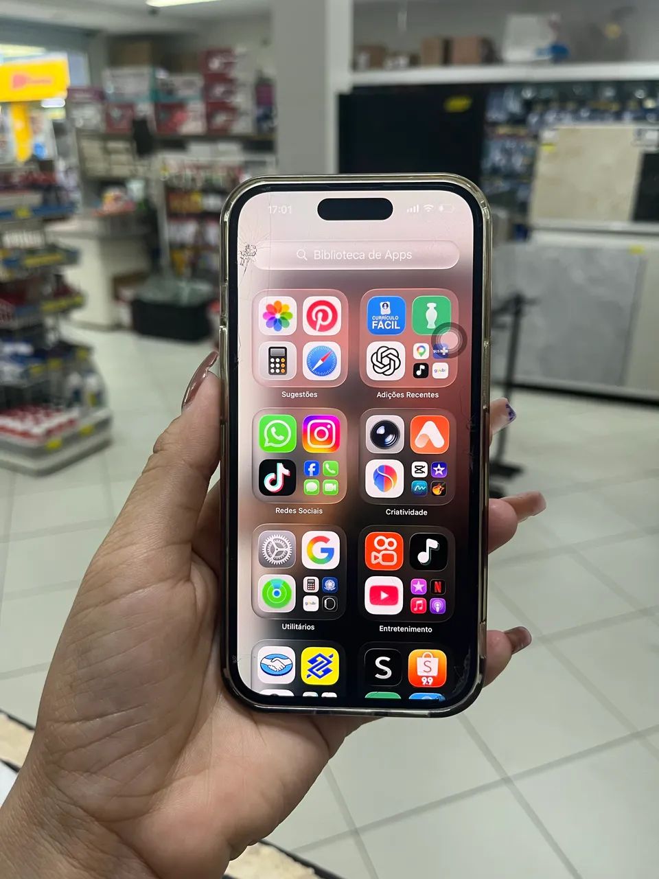 iPhone 15 rosa 128gb 92% de bateria 1 ano de uso - Foto 4