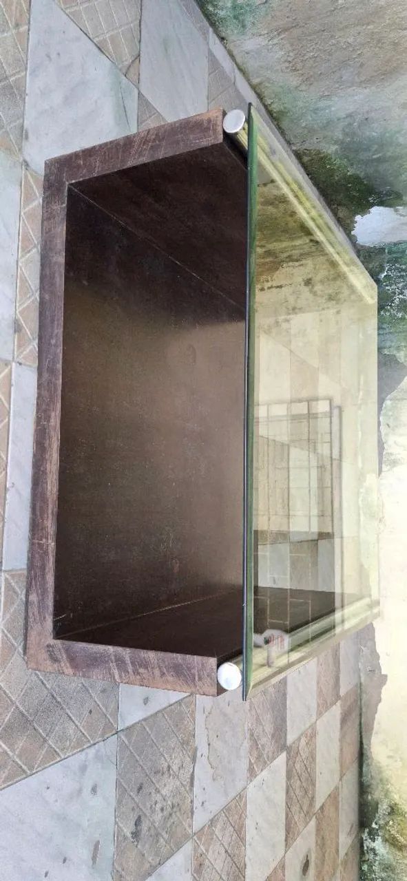 Mesa de centro com vidro 