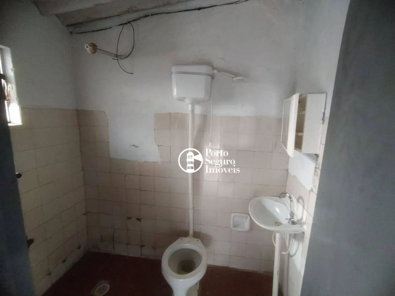 Uma casa de Fundos com 02 quartos, sala, cozinha, banheiro e quintal. - Foto 5