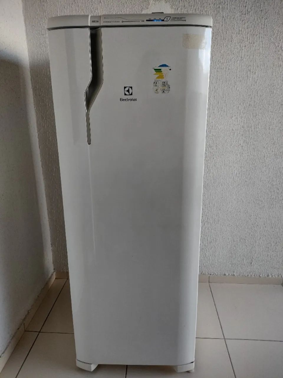 Geladeira 322 L Eletrolux RFE39
