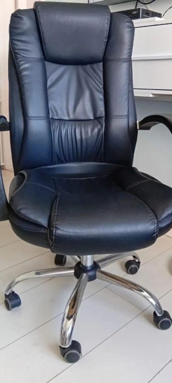 02 Cadeiras de Escritorio Presidente Cada R$400,00