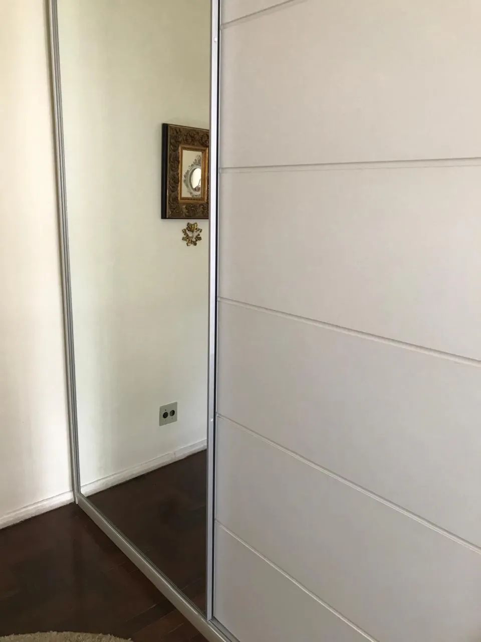 Guarda roupa em mdf com porta de espelho - Foto 2