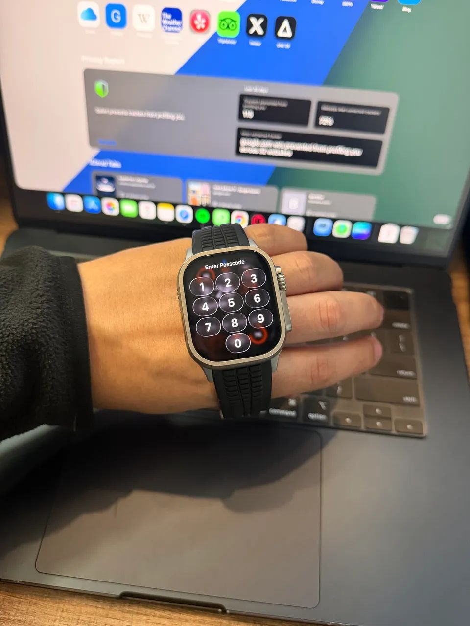 Apple Watch Ultra 2 Natural Titanium