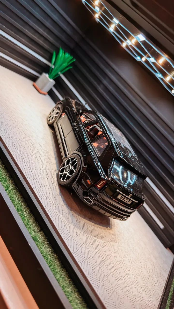 Miniatura Rolls-Royce Cullinan 1:20 s/cx - Brinquedos e Jogos