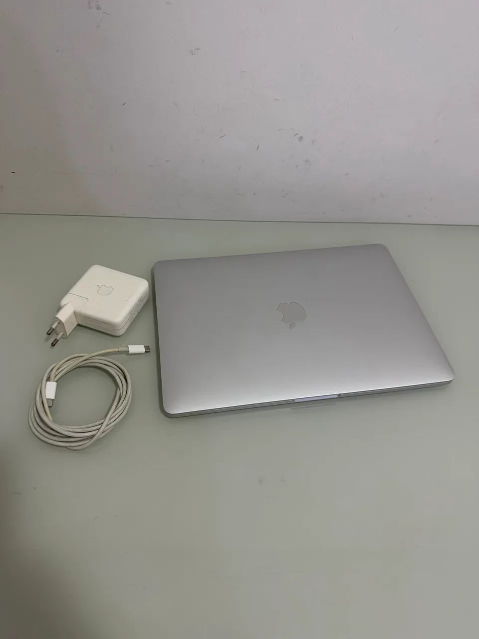 MacBook Pro - A1706 (i5/8GB/ HD256GB) - Ano 2016 - Notebooks - São